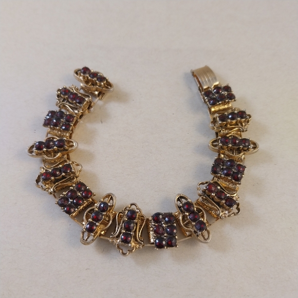 Ventage Gold and Red Bracelet - Picture 16 of 16